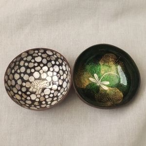 Coconut lacquered snack bowls.